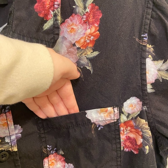 Pacsun Short Sleeve Button-down shirt size small floral black EUC B0024 - Picture 4 of 7